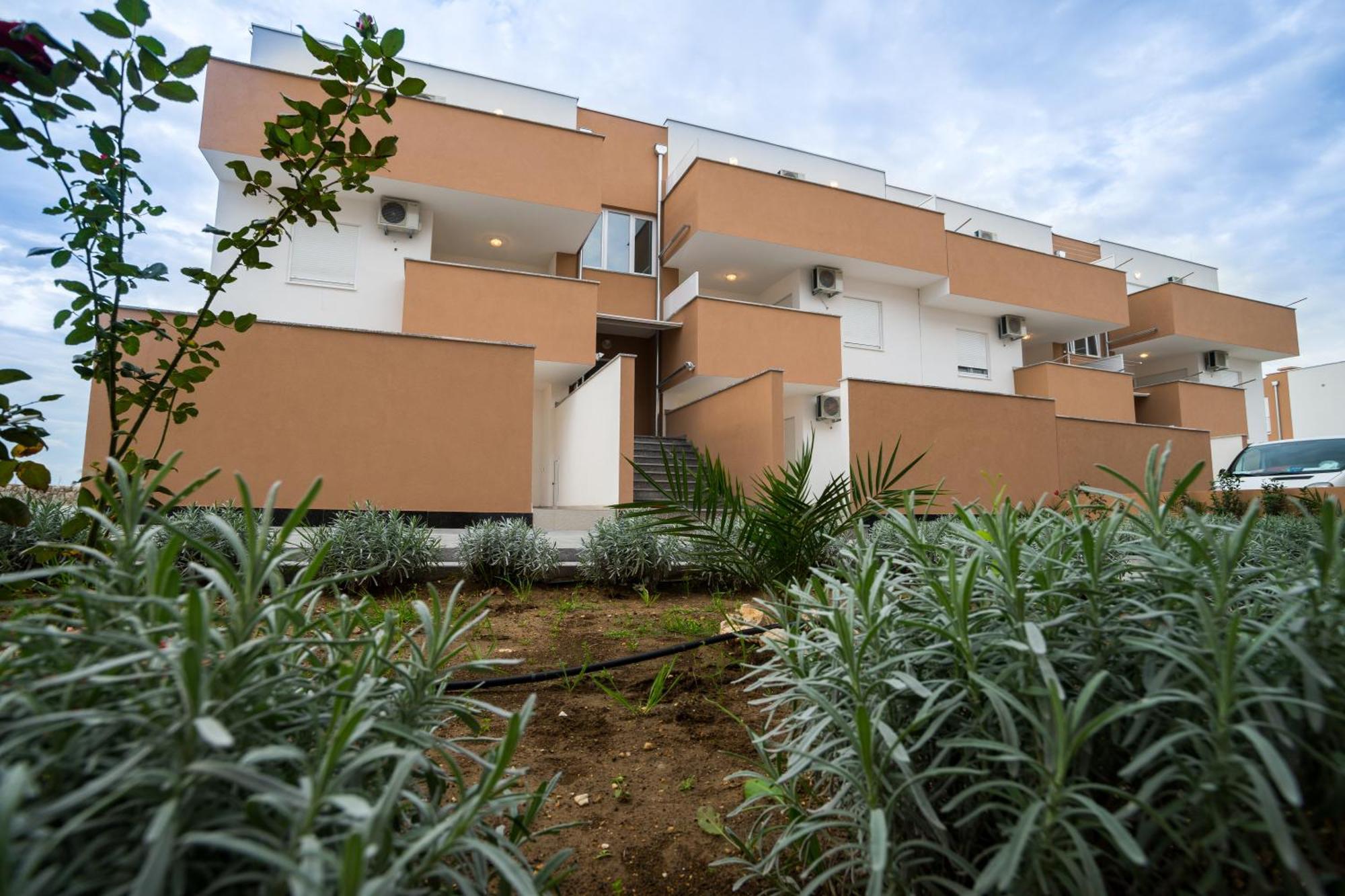Apartment Village Nin Luaran gambar