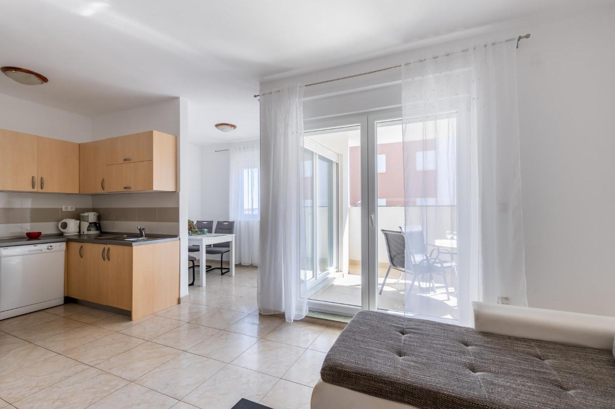 Apartment Village Nin Luaran gambar
