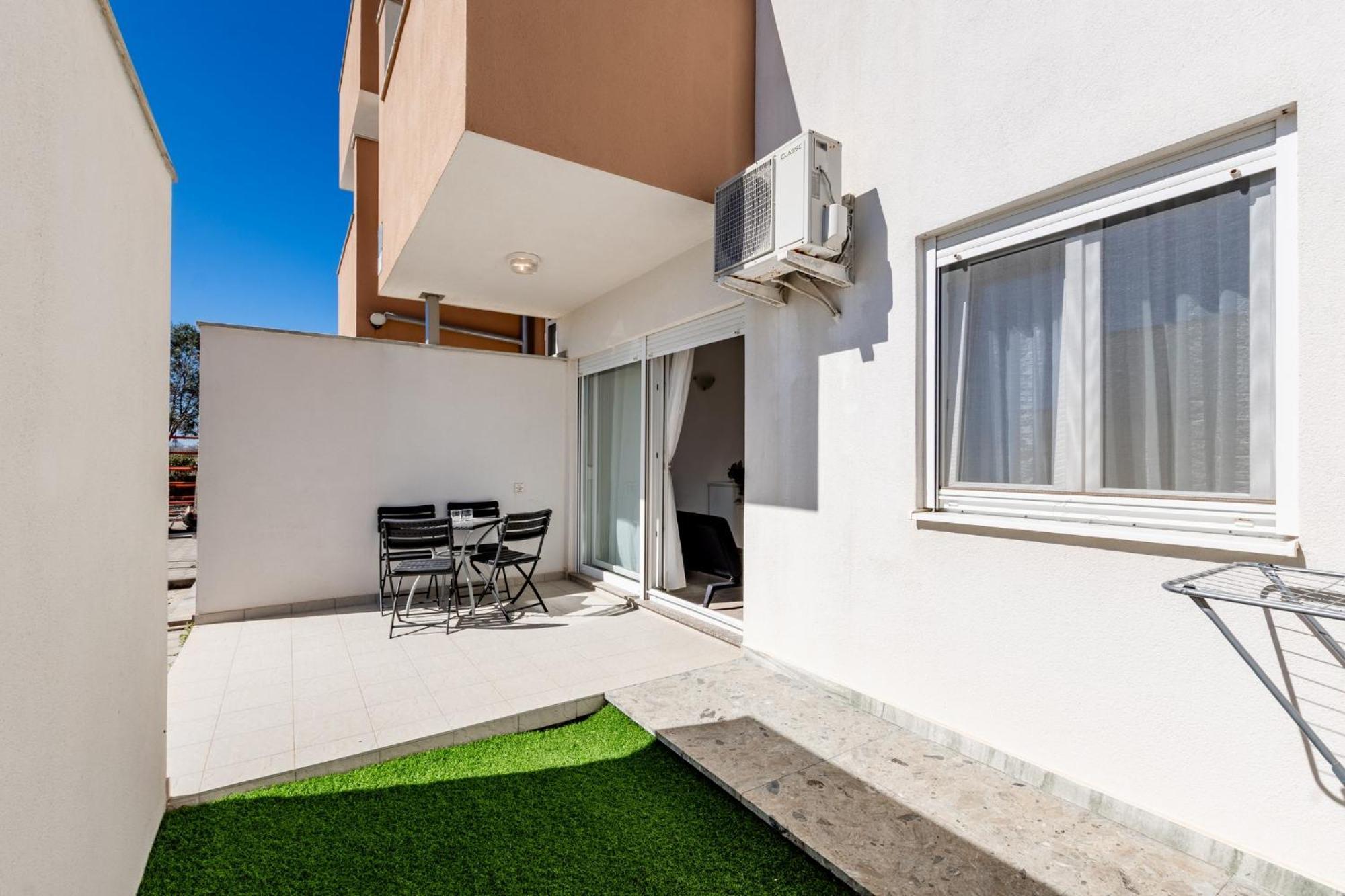 Apartment Village Nin Luaran gambar