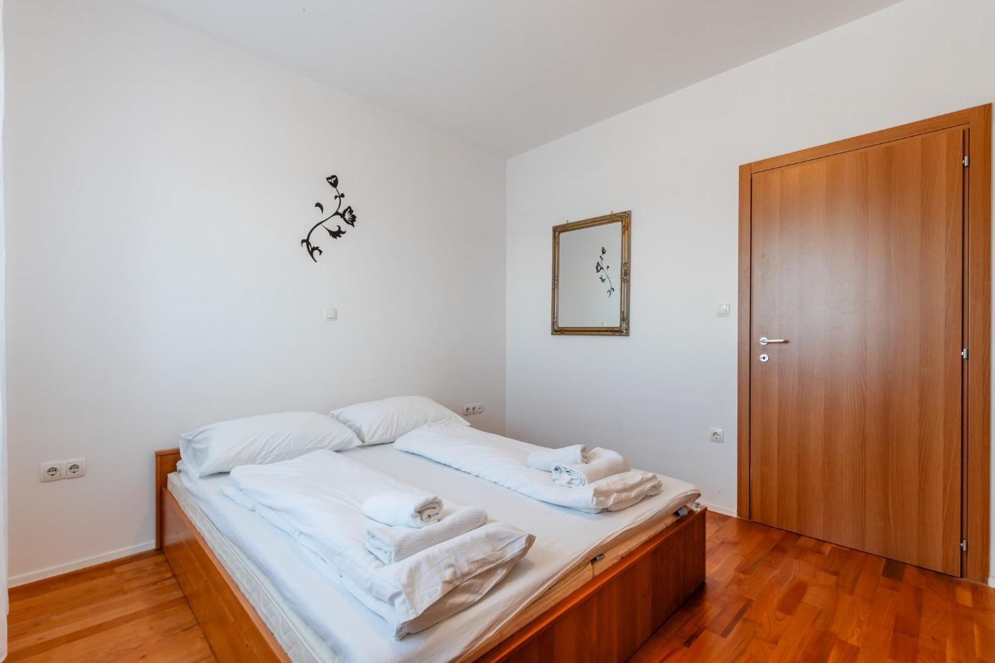 Apartment Village Nin Luaran gambar