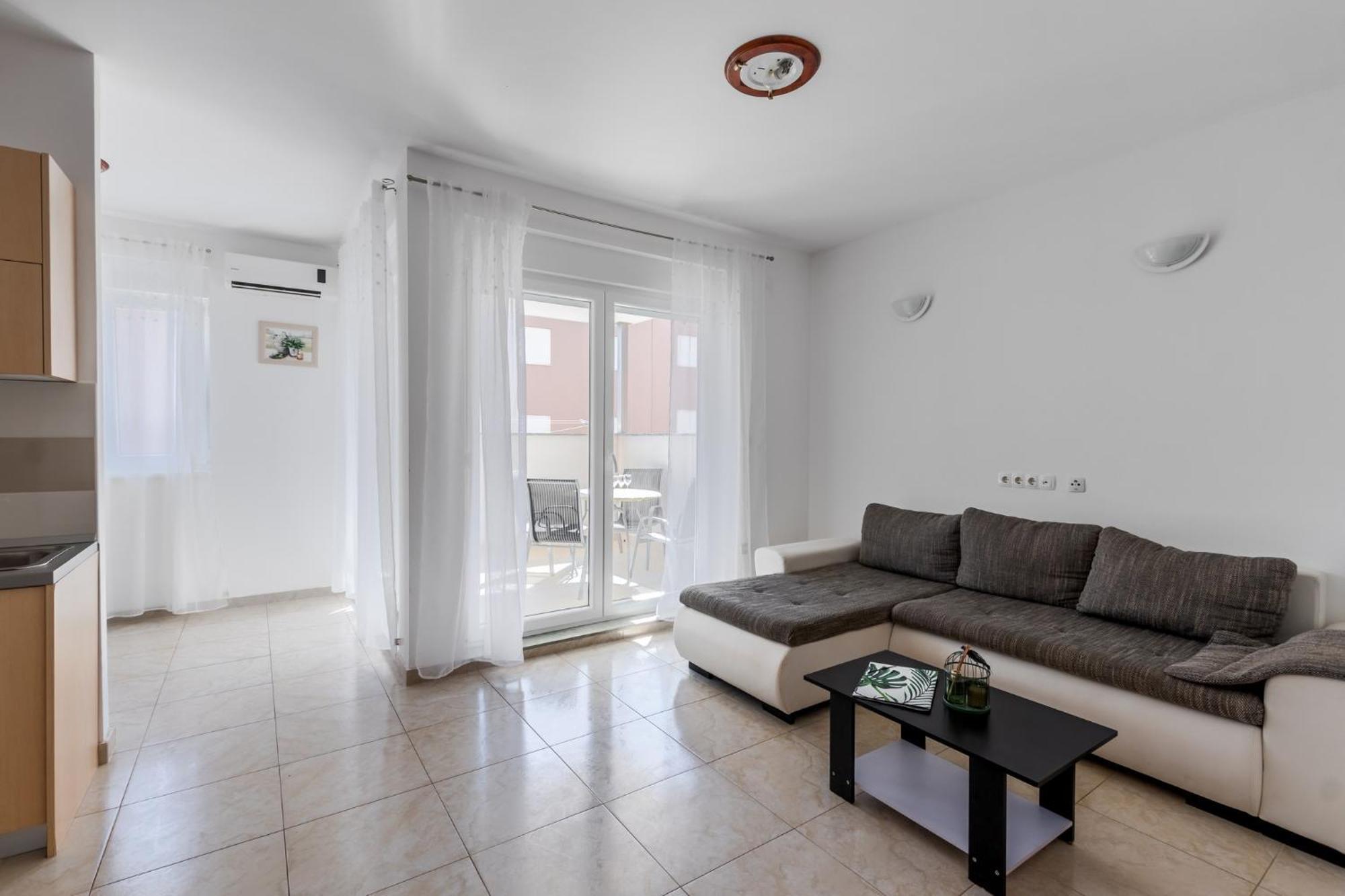 Apartment Village Nin Luaran gambar