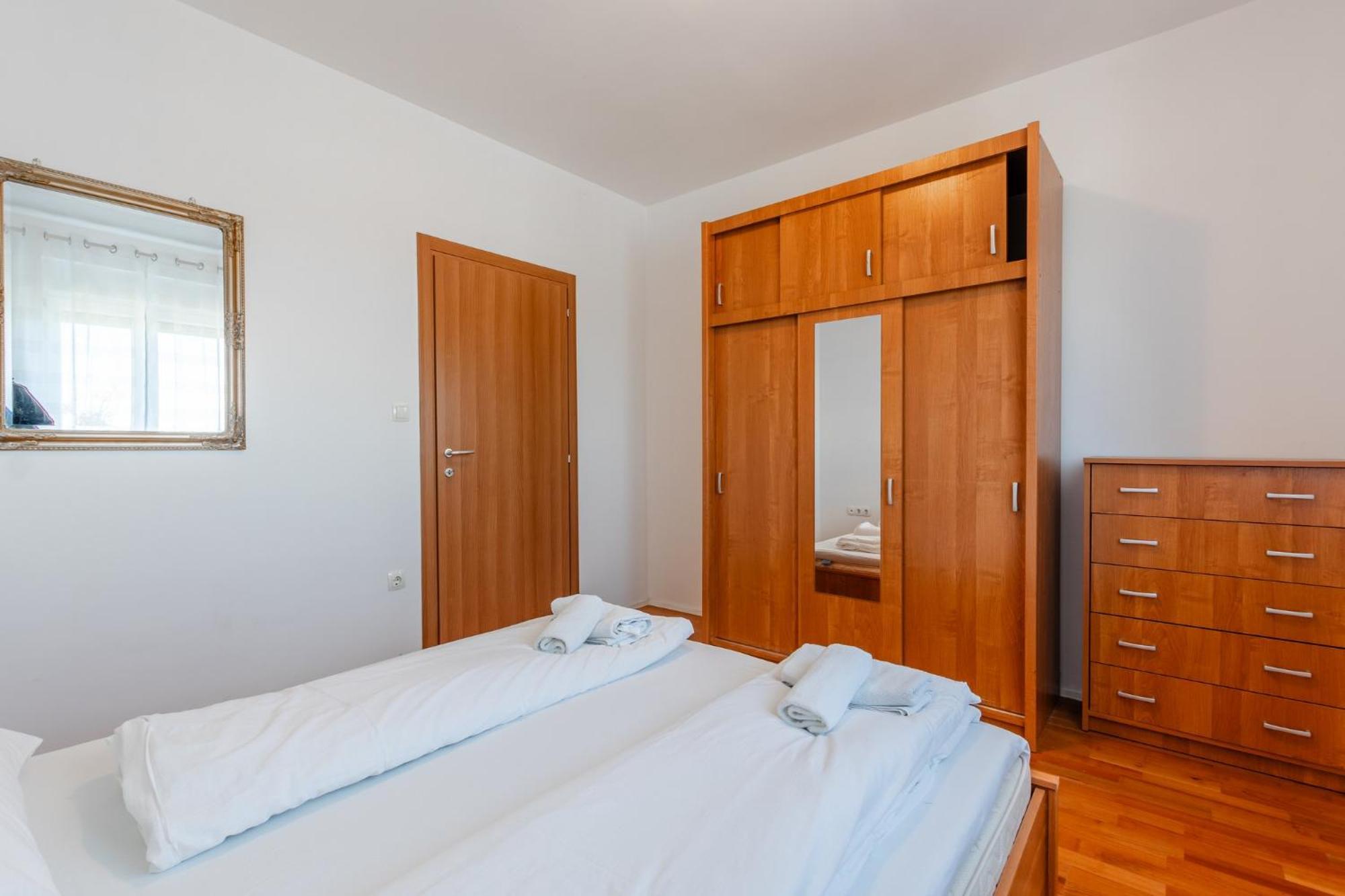Apartment Village Nin Luaran gambar