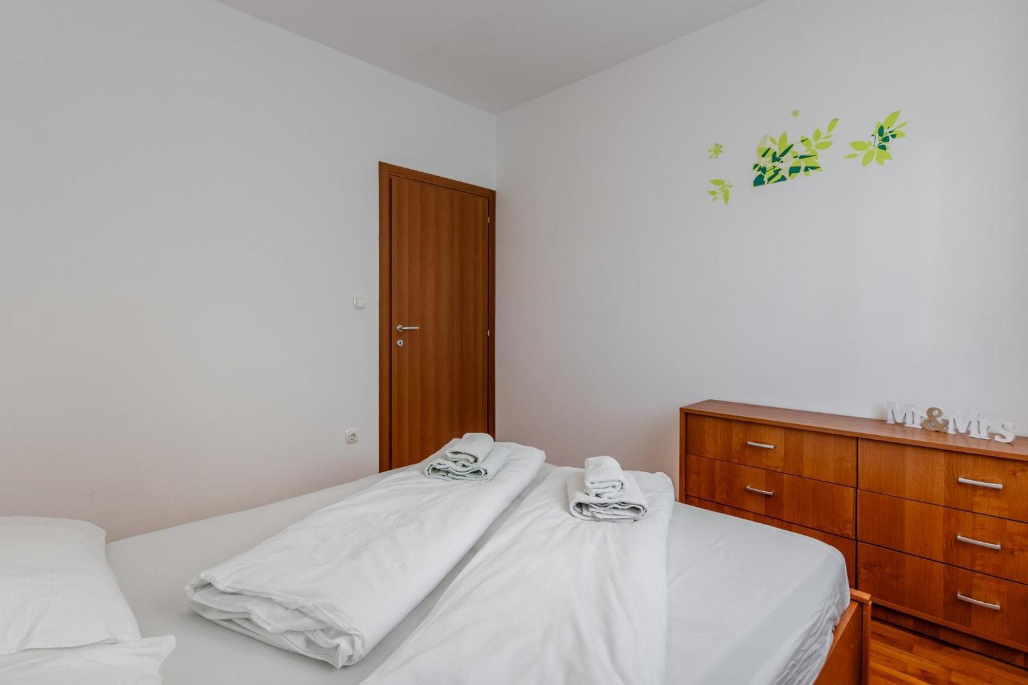 Apartment Village Nin Luaran gambar