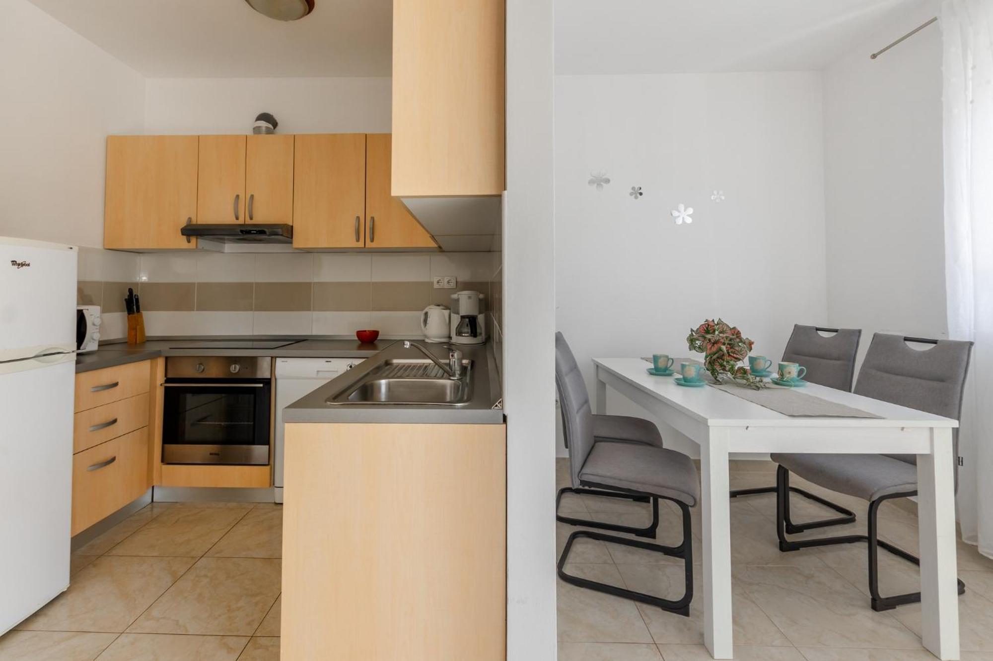Apartment Village Nin Luaran gambar