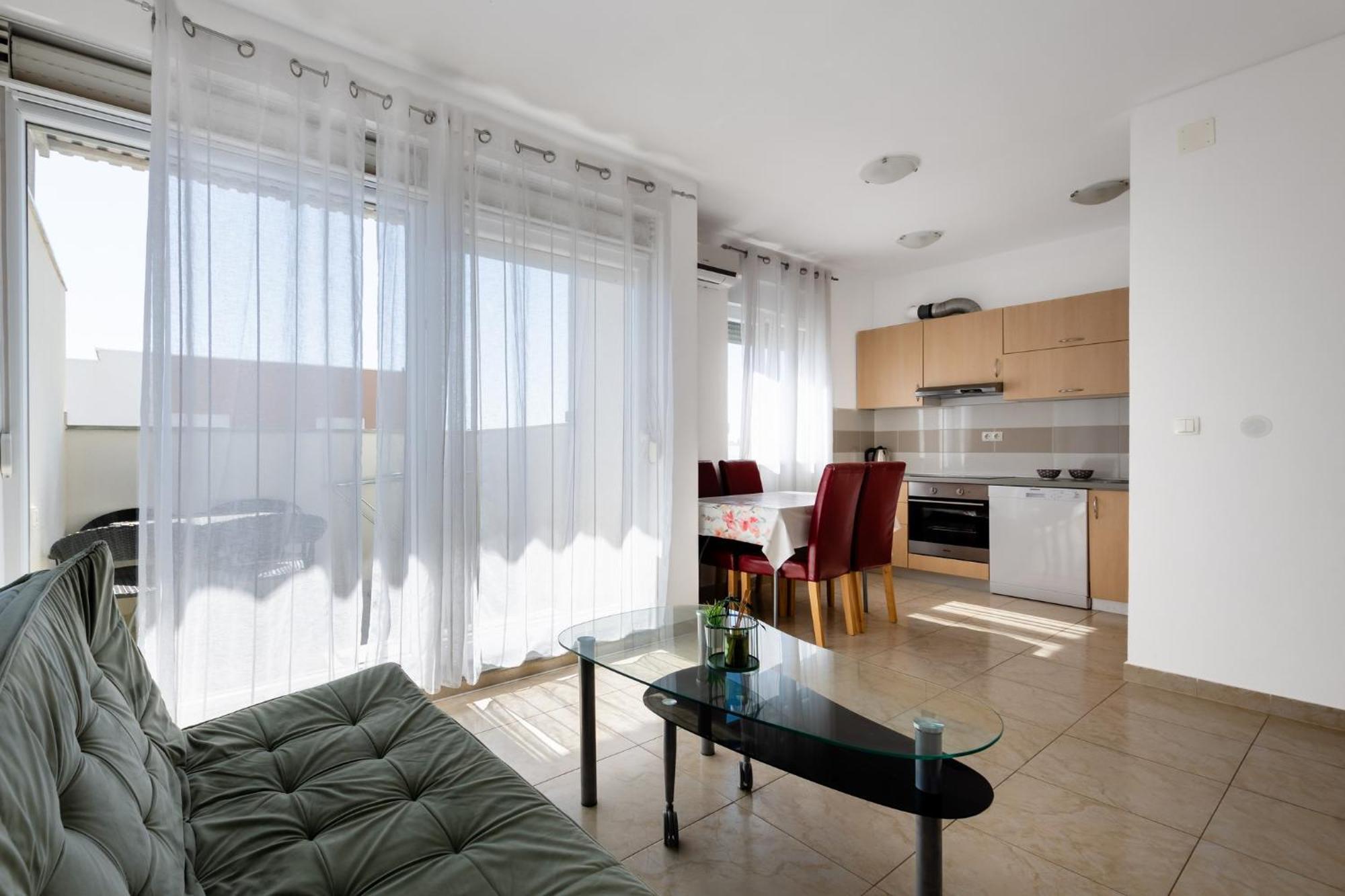 Apartment Village Nin Luaran gambar