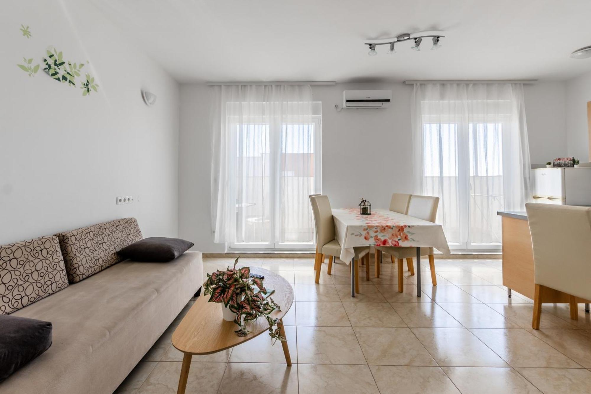 Apartment Village Nin Luaran gambar
