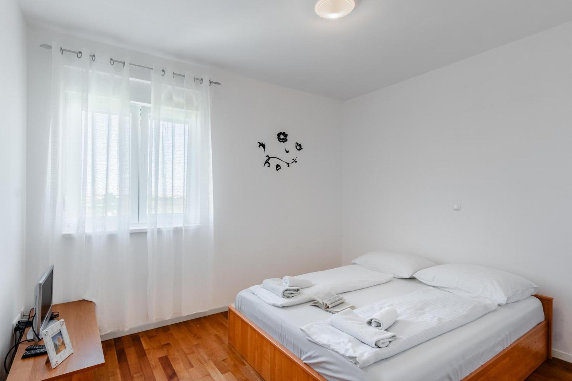 Apartment Village Nin Luaran gambar