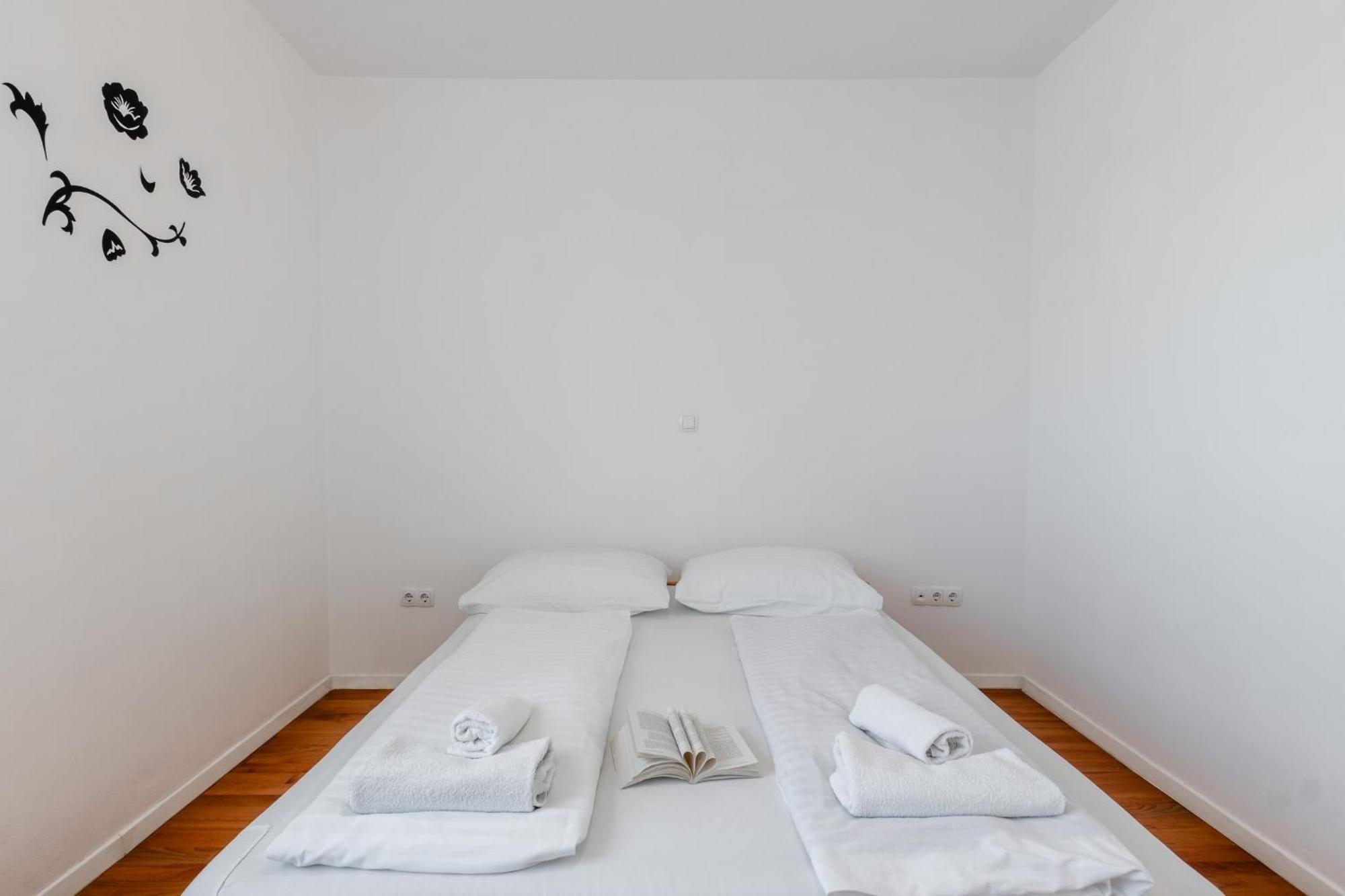 Apartment Village Nin Luaran gambar
