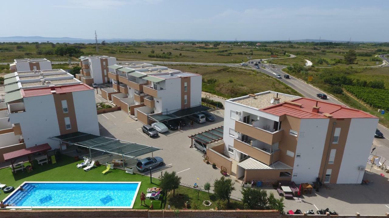 Apartment Village Nin Luaran gambar